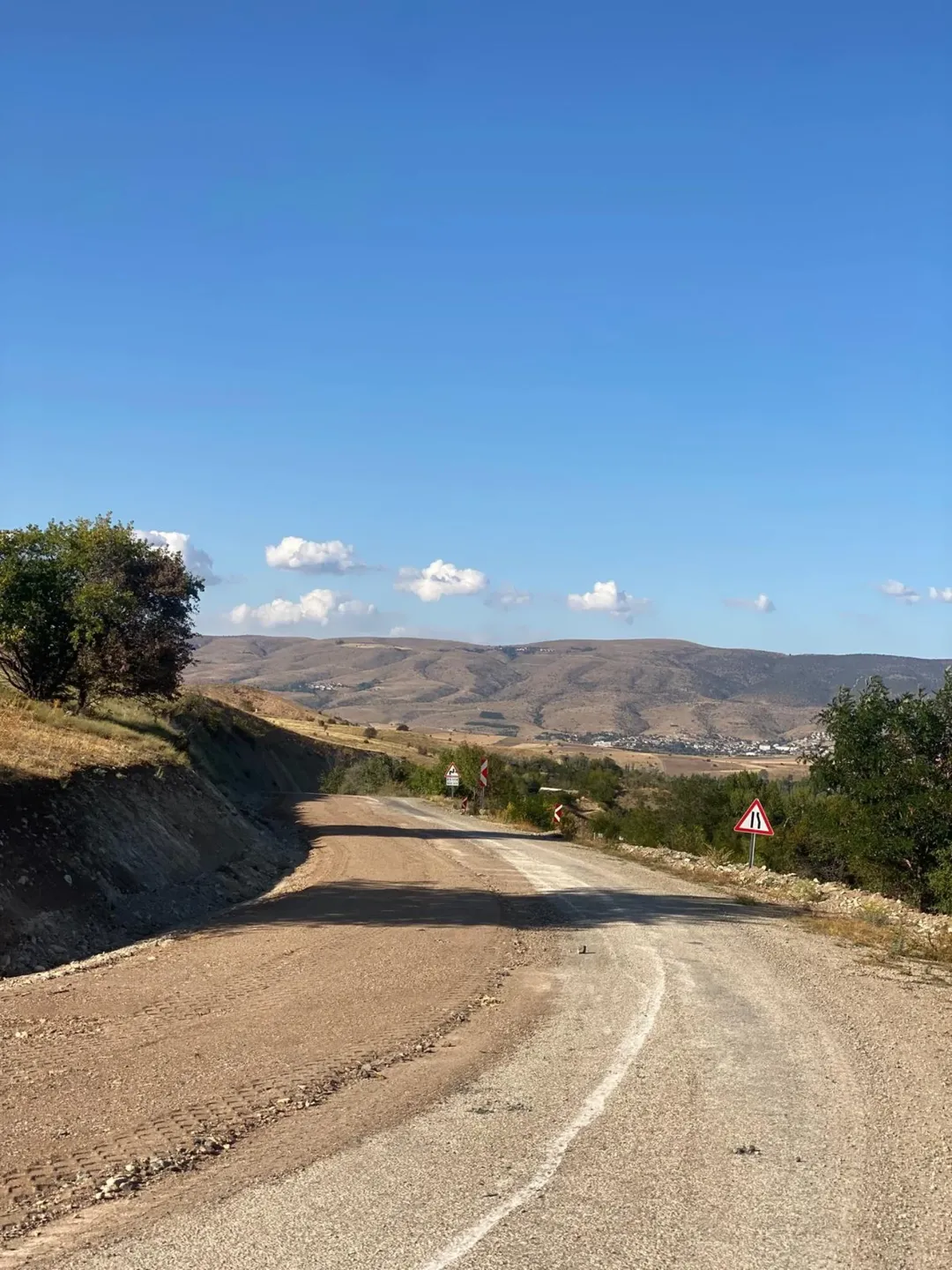 Sivas Gölova'da 2025 Yatırım Programı Kapsamında Yol Yapım Çalışmaları Sürüyor