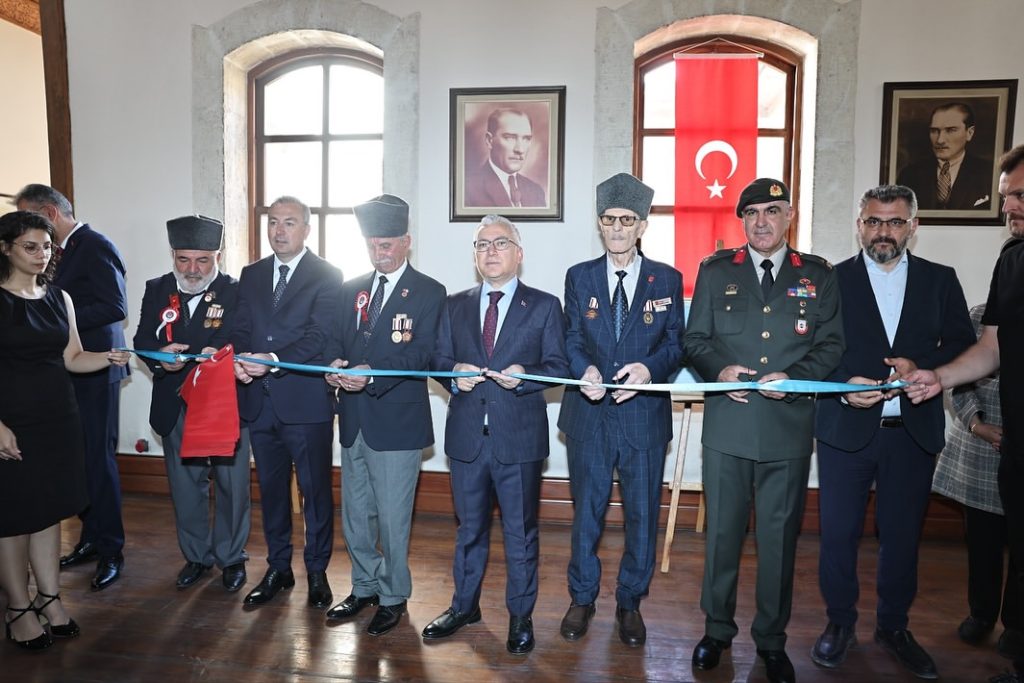 Sivas’ta Gaziler Günü Coşkusu: Kıbrıs Gazisi Bahri Şahin’in Yağlı Boya Sergisi Açıldı