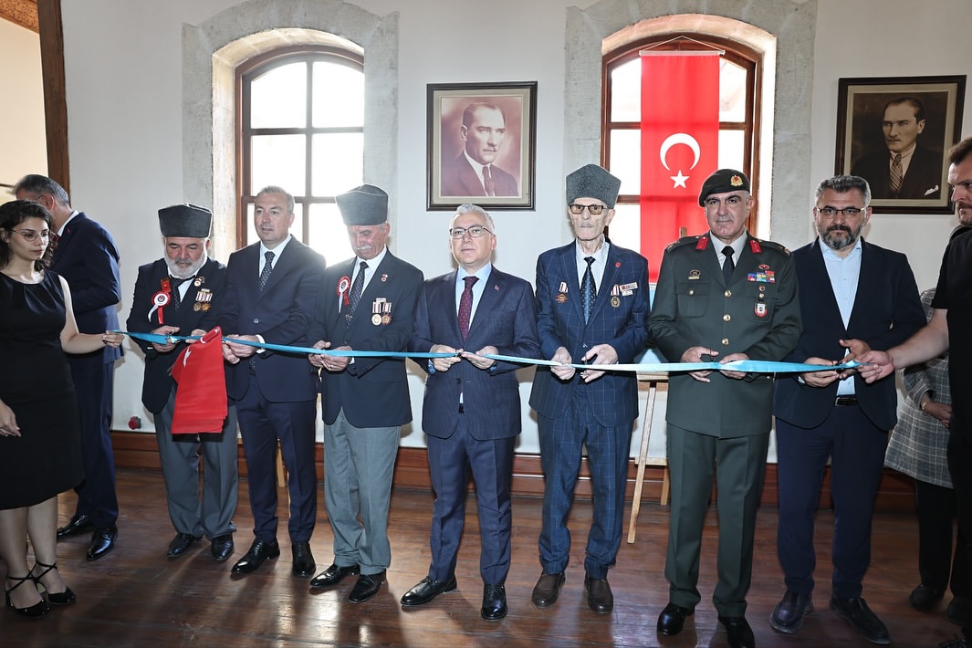 Sivas'ta Gaziler Günü Coşkusu: Kıbrıs Gazisi Bahri Şahin'in Yağlı Boya Sergisi Açıldı