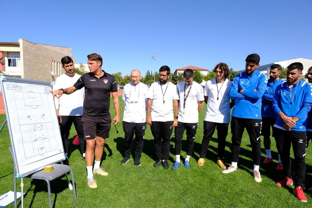 Sivas Cumhuriyet Üniversitesi’nde UEFA C Lisans Antrenör Eğitim Kursu Başladı