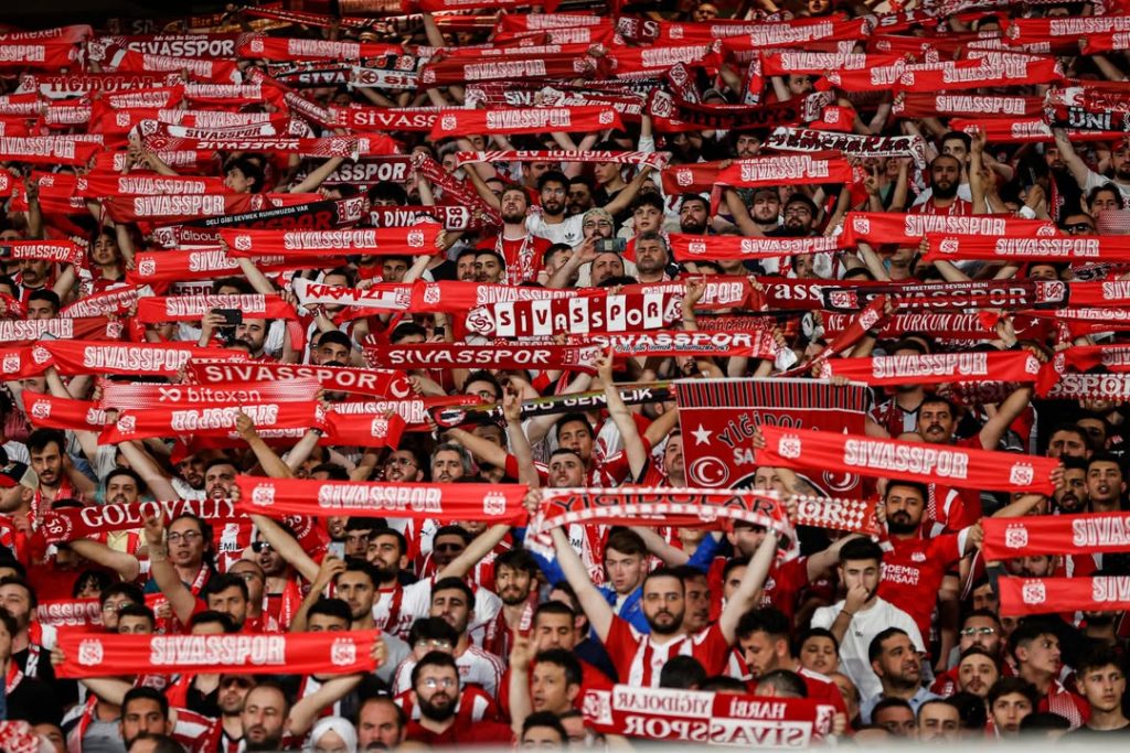 Sivasspor Taraftarıyla Yeniden Buluştu