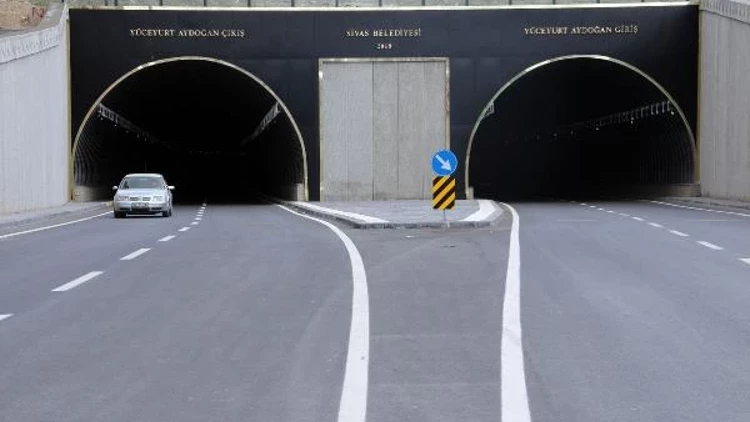 Sivas’ta O Yollar 4 Gün Trafiğe Kapatıldı
