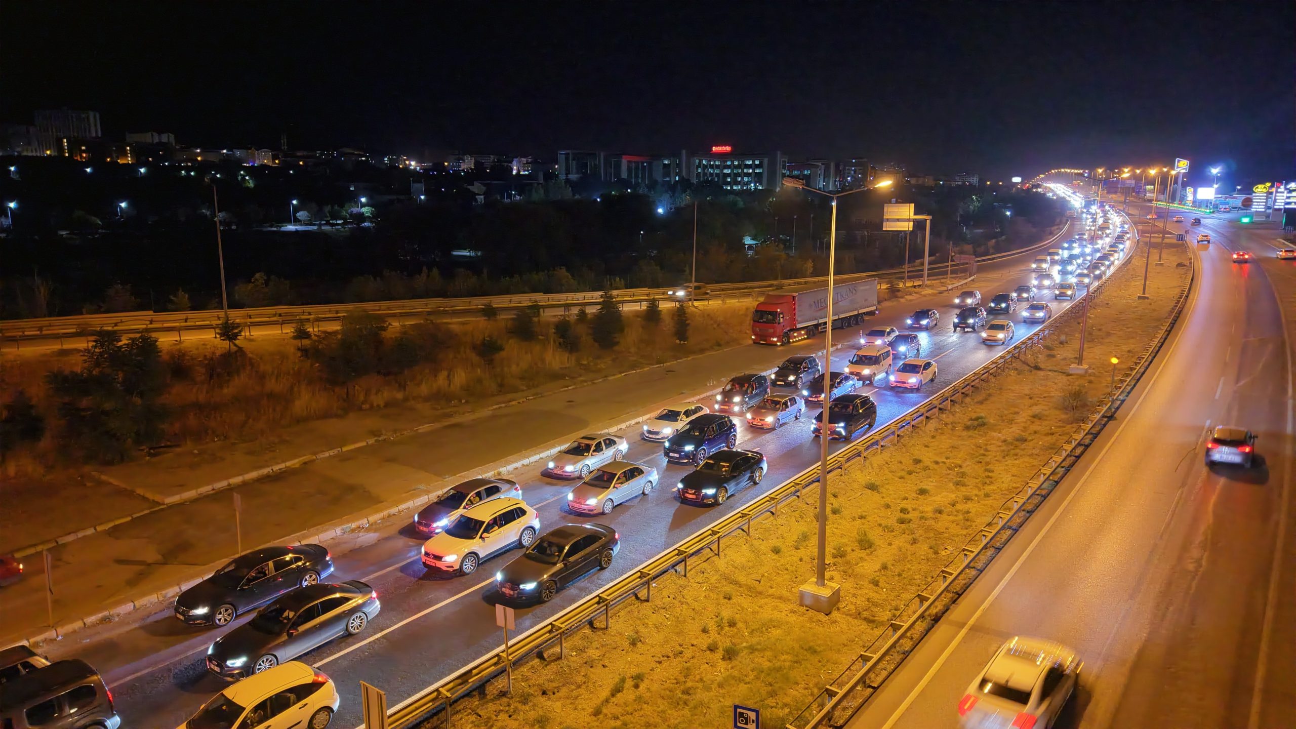 Kırıkkale Kilit Kavşakta Trafik Yoğunluğu Havadan Görüntülendi