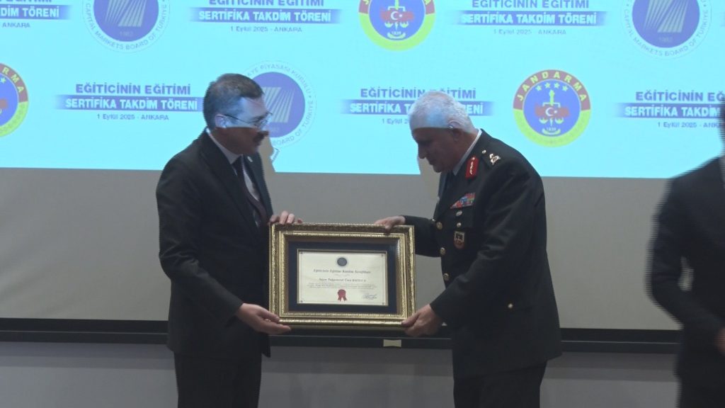 SPK’dan Jandarma Personeline Finansal Güvenlik Eğitimi: Sertifikalar Verildi AW529305 03 | Gündem Sivas™ Haber