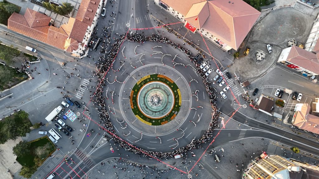 Sivas Kongresi’nin 106. Yılında Rekor Halay! Bin 58 Kişi Meydanda Buluştu