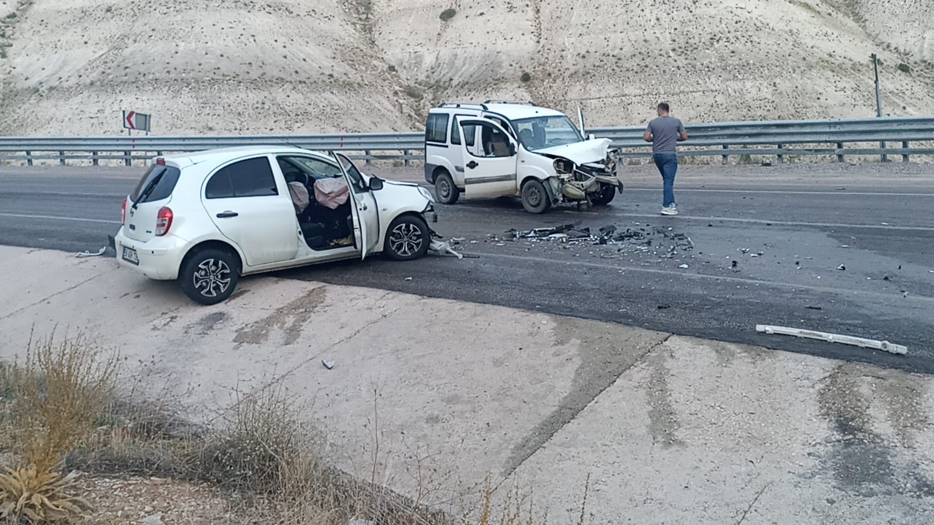 Sivas Gürün’de Kafa Kafaya Çarpışma: 4 Yaralı