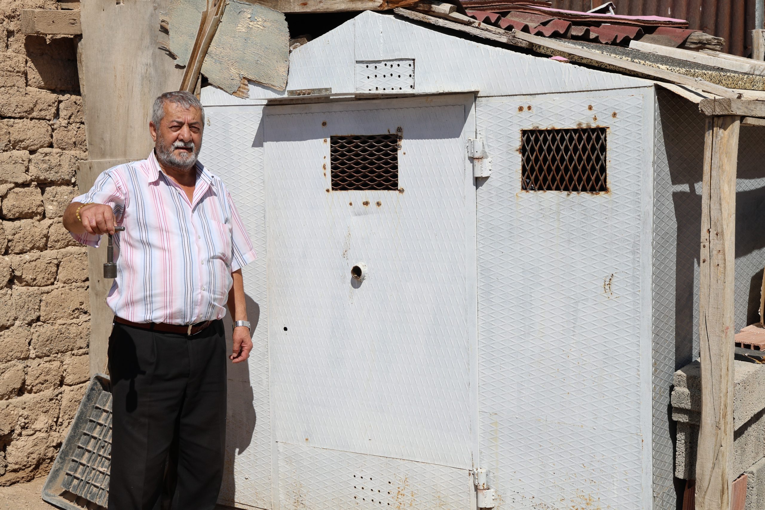 Sivas’ta 100 Bin TL’lik Güvercinler İçin Çelik Kümes Yaptırdı!