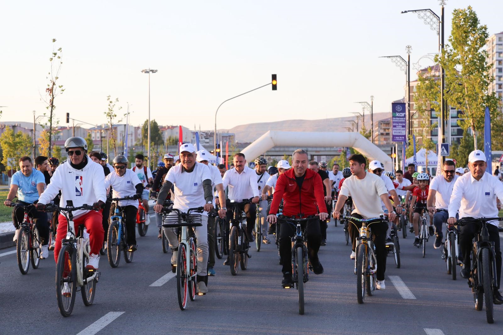 Sivas’ta Avrupa Hareketlilik Haftası Bisiklet Turu Yoğun Katılımla Gerçekleşti