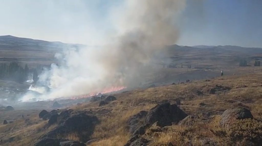 İmranlı’da Panik Anları: Örtü Yangını Köylüleri Harekete Geçirdi