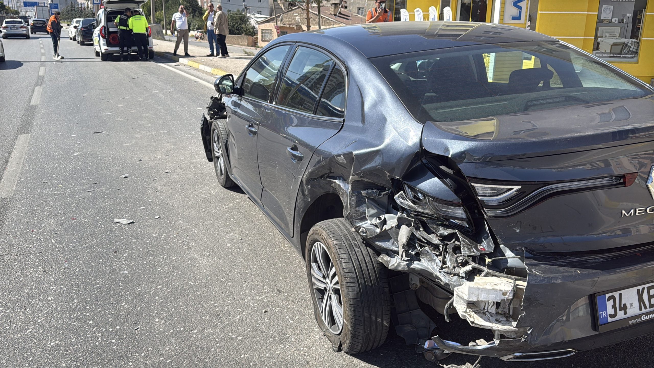 Sivas’ta Sultanşehir Bulvarı’nda Kaza: Araç Yoldan Çıkarak Devrildi