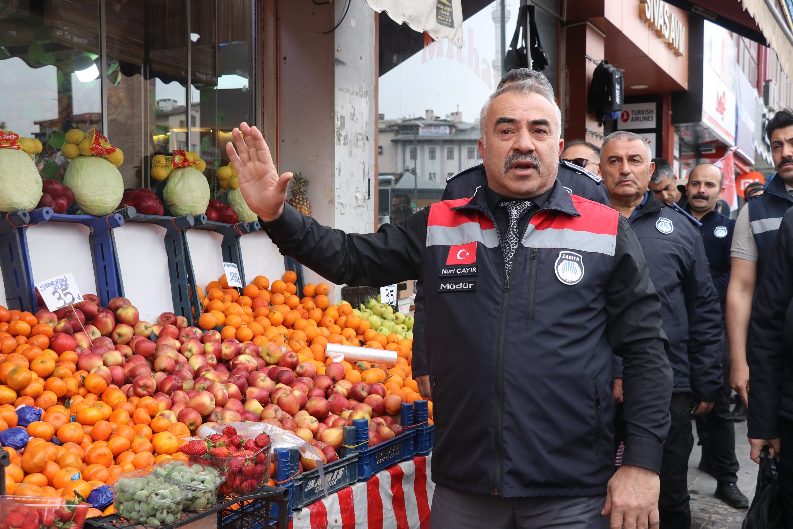 Sivas’ta Zabıta’dan Kaldırım İşgali Denetimi: 12 Markete İşlem Yapıldı