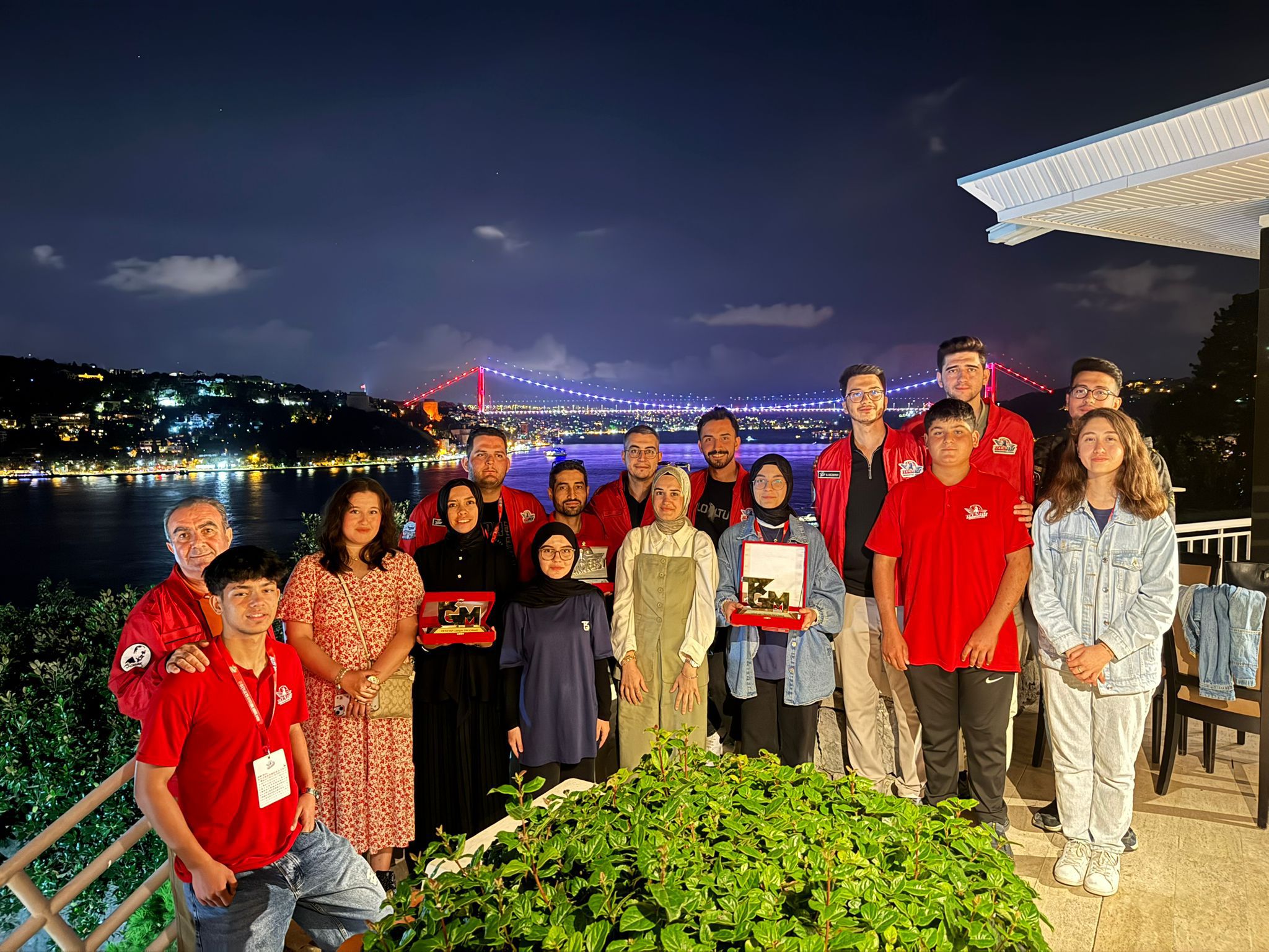 Sivaslı Gençlerden TEKNOFEST’te Büyük Başarı: İTO Meclis Üyesi Hacı Demir’den Anlamlı Destek