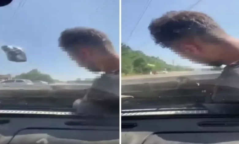 Arızayı bulmak için ustayı motorun içine bindirdi, kaput açık ilerledi! İşte o anlar arizayi bulmak icin ustayi motorun icine bindirdi 19018356 8156 amp.jpg | Gündem Sivas™ Haber