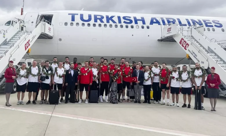 avrupa ikincisi 12 dev adam yurda dondu 19050526 7899 amp.jpg | Gündem Sivas™ Haber