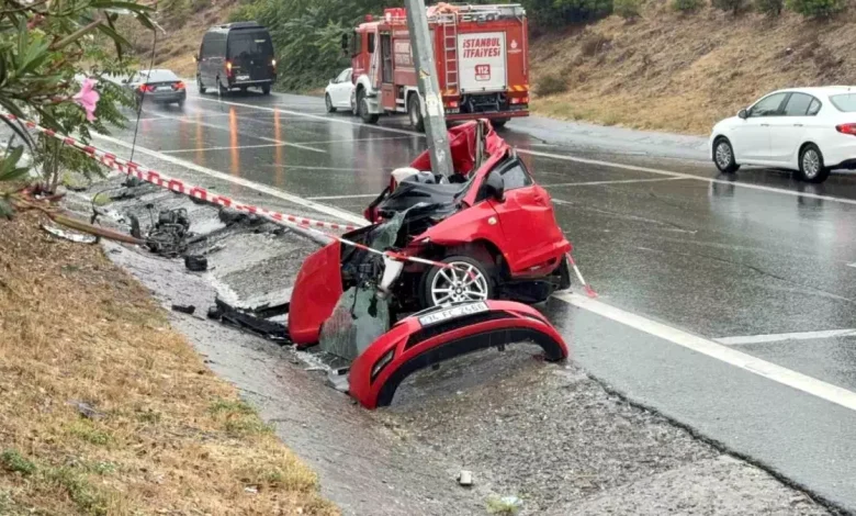 Sağanak yağış nedeniyle kayan yolda korkunç kaza! Otomobil kağıt gibi katlandı eyupsultan da saganak yagis nedeniyle kayan y 19019179 amp.jpg | Gündem Sivas™ Haber
