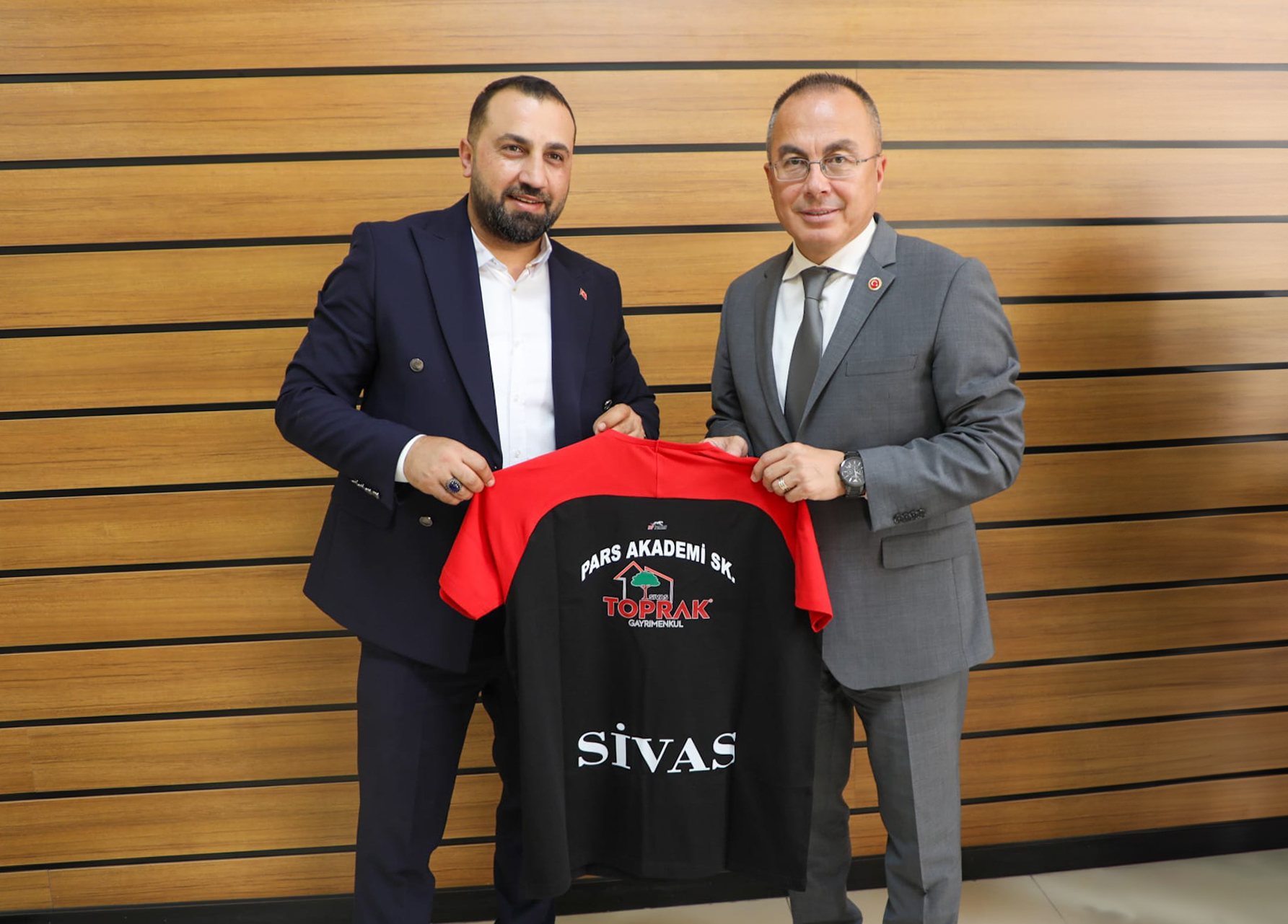 Sivas Toprak Gayrimenkul’den Spora Büyük Destek: Pars Akademi Voleybol Takımı’na İsim Sponsoru Oldu