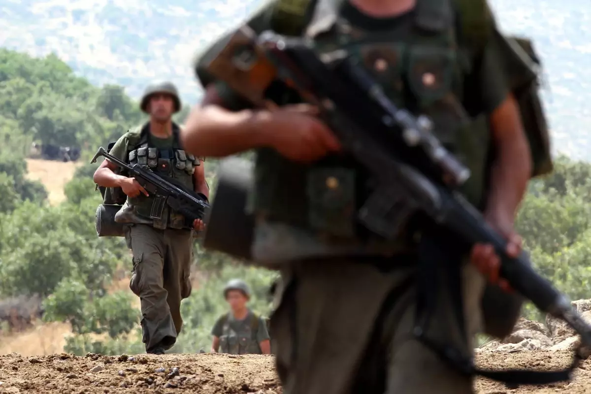 Hatay'da köylü çocuklara su veren askerlere soruşturma
