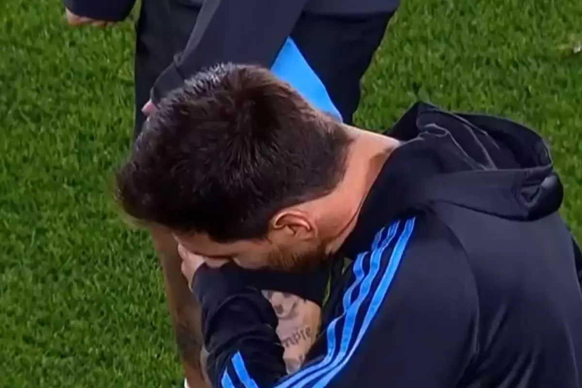 Lionel Messi Gözyaşlarını Tutamadı!
