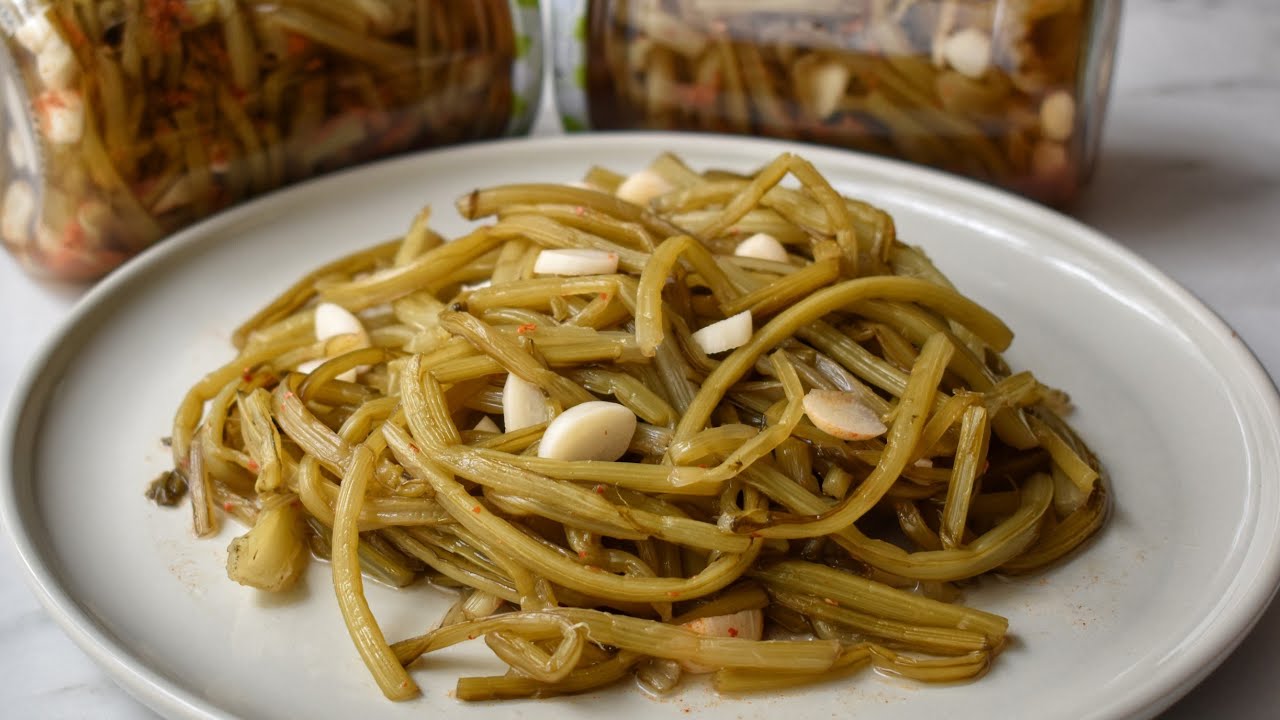 Sivas’ın Vazgeçilmez Lezzeti: Pezik Turşusu Kış Sofralarını Şenlendiriyor