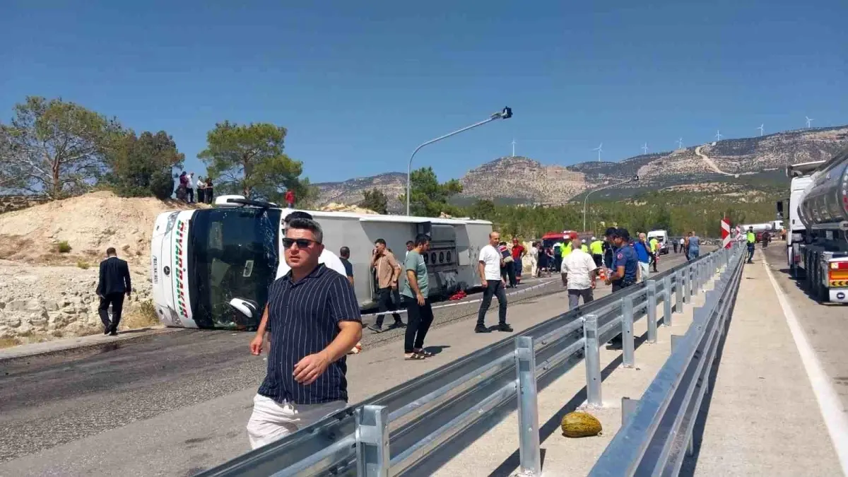 Tırla otobüs birbirine girdi! Ölü ve yaralılar var