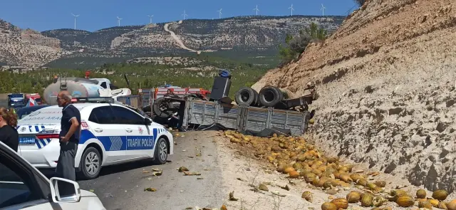 Tırla otobüs birbirine girdi! Ölü ve yaralılar var tirla otobus birbirine girdi olu ve yaralilar var 19044400 3077 m.jpg | Gündem Sivas™ Haber