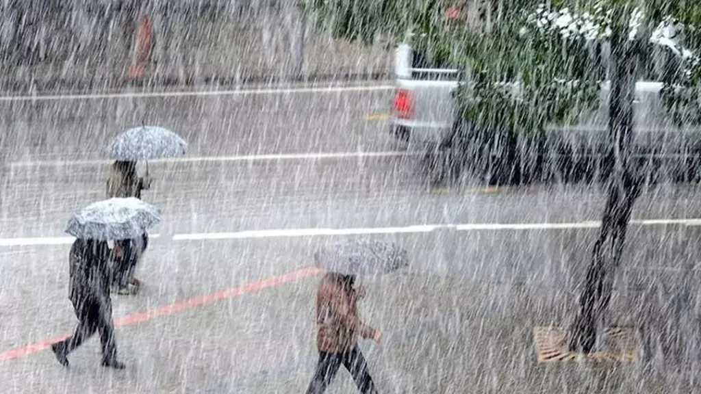Kış kapıda, uyarılar art arda geliyor! Sıcaklıklar düşecek, kuvvetli yağış etkili olacak… Turuncu ve sarı kodlu alarm
