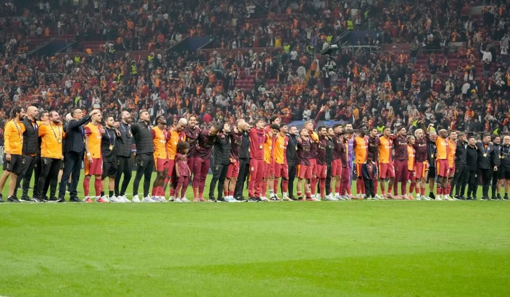 Galatasaray’da Taraftar Coşkusu: “İyi Geceler Büyük Aile”