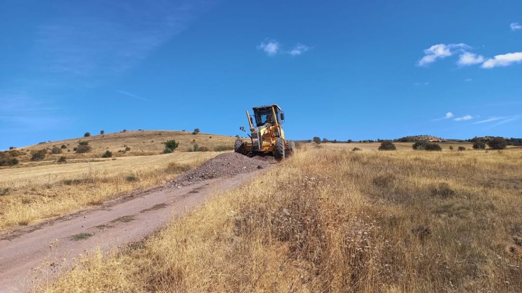 Sivas’ta Ekenek ve Sapanlı Mahalleleri Arasındaki Bağlantı Yolu Çalışmaları Sürüyor