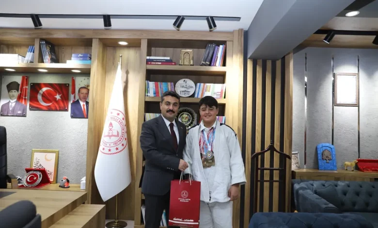 Sivaslı Genç Yetenek Yiğit Alp Çakır, Judoda Avrupa Şampiyonu Oldu 3733882841256981517 8768771151 | Gündem Sivas™ Haber