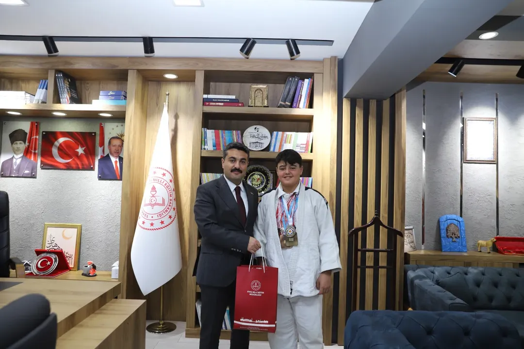 Sivaslı Genç Yetenek Yiğit Alp Çakır, Judoda Avrupa Şampiyonu Oldu