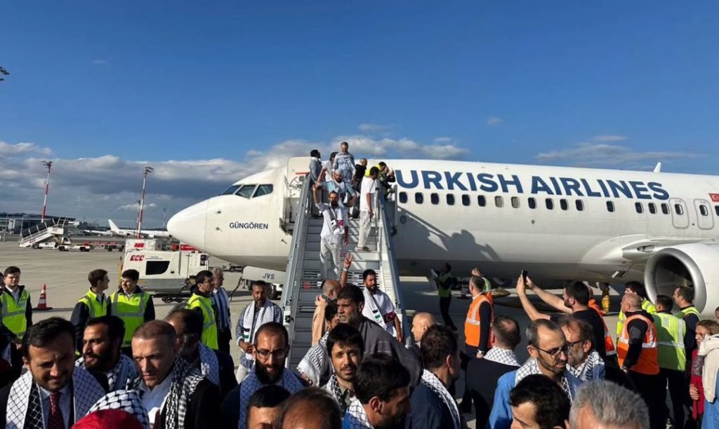 İstanbul’a Getirilen 137 Aktiviste Hoş Geldiniz Denildi