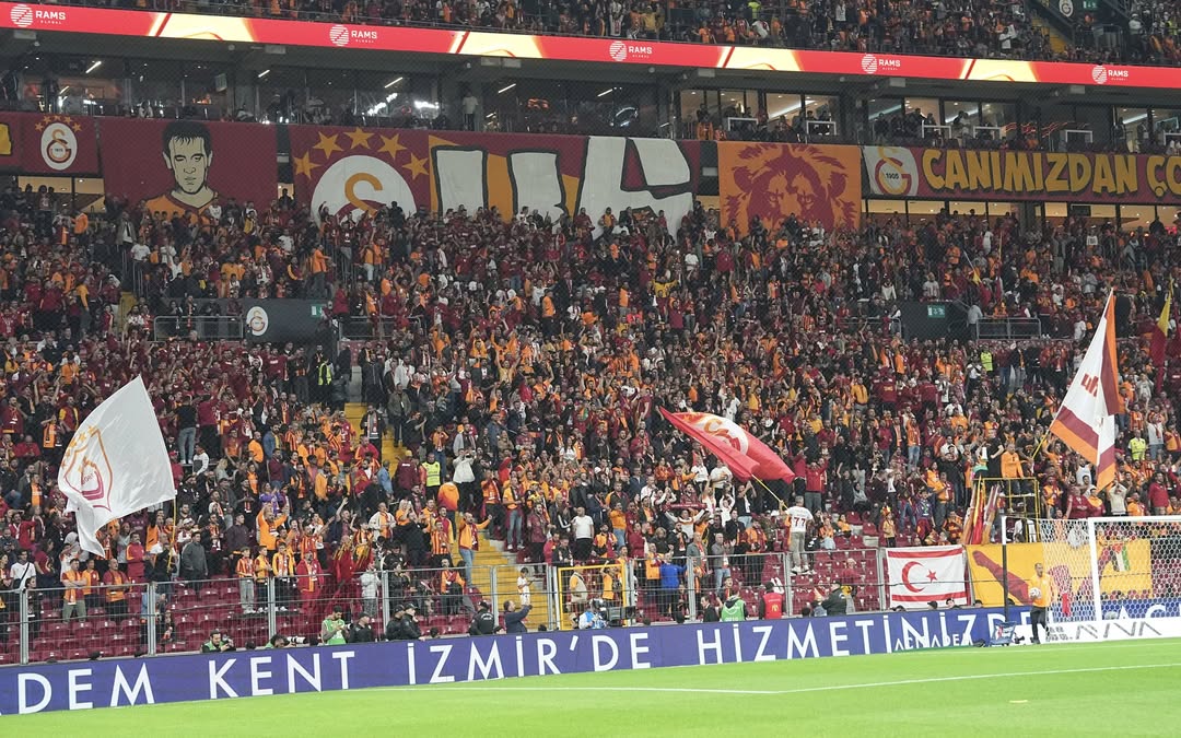 Galatasaray Taraftarı, Derbi Öncesi Takımını 'Next Level'a Taşımak İçin Tribünde
