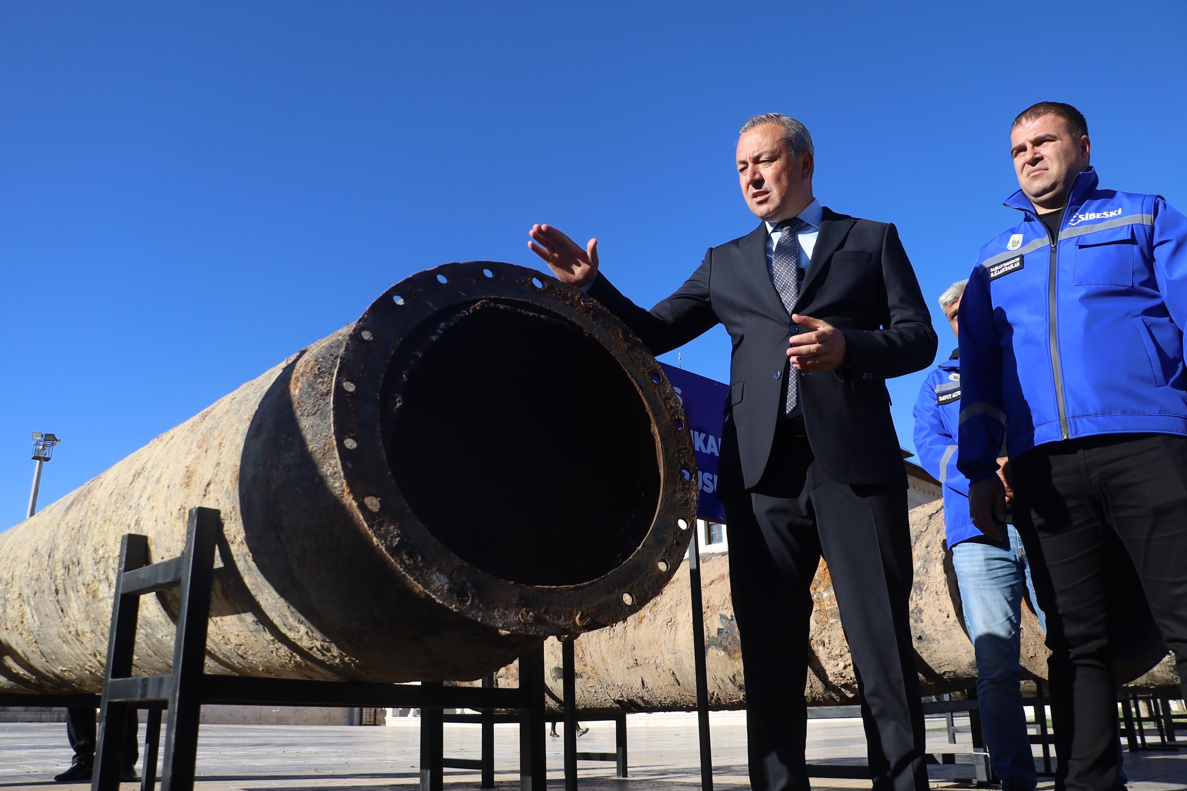 Sivas Belediyesi Eski Boruları Kent Meydanı’nda Sergiledi: “Yeni Boruların Ömrü 80 Yıl”