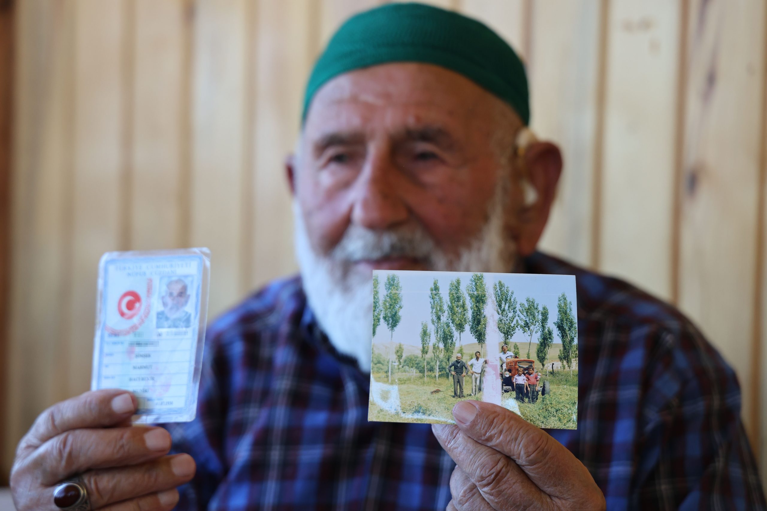 100 Yaşındaki Sivaslı Mahmut Şimşek’ten Sağlık Sırrı: “Her Gün Yoğurt ve Tereyağı Yiyorum”