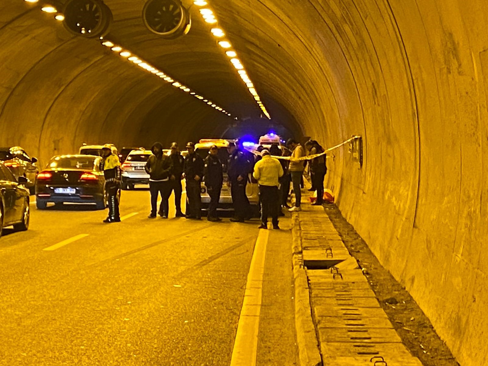 Otomobil İçinde Silahlı Kavga: 1 Ölü, 1 Yaralı!