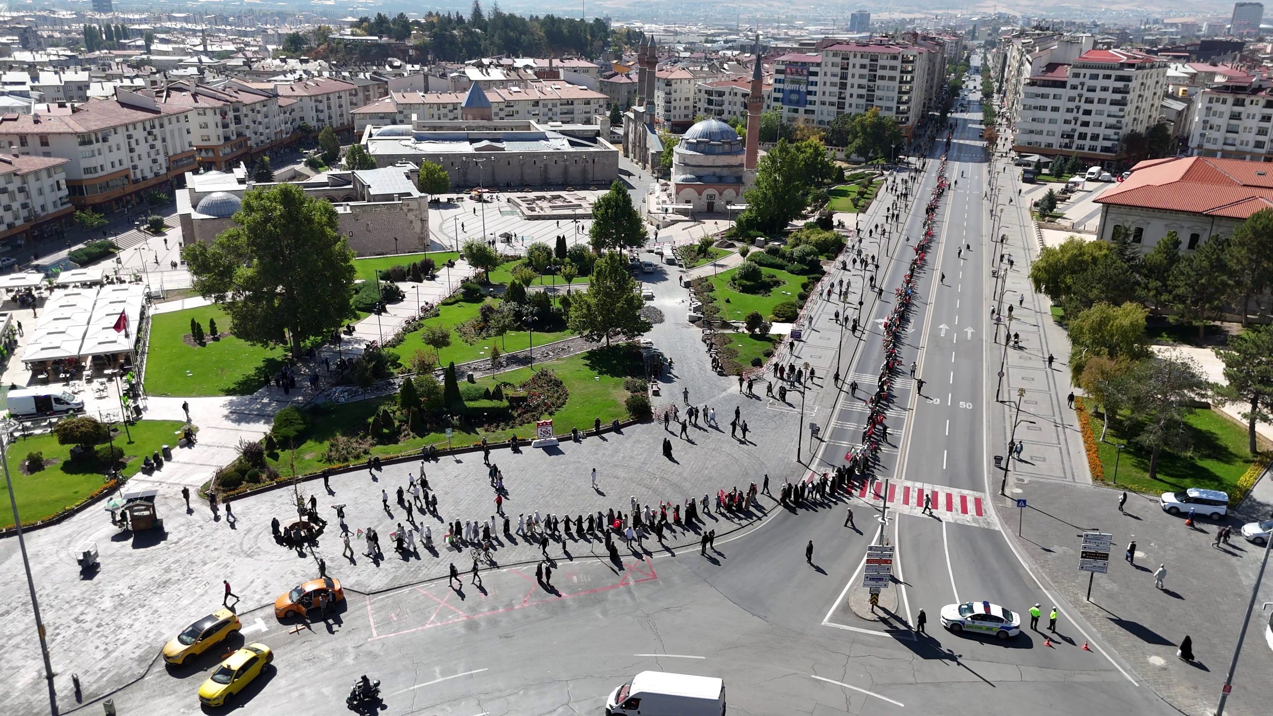 Sivas’ta Kadınlardan Gazze İçin Sessiz Çığlık: “Barış Kadınla Mümkün”