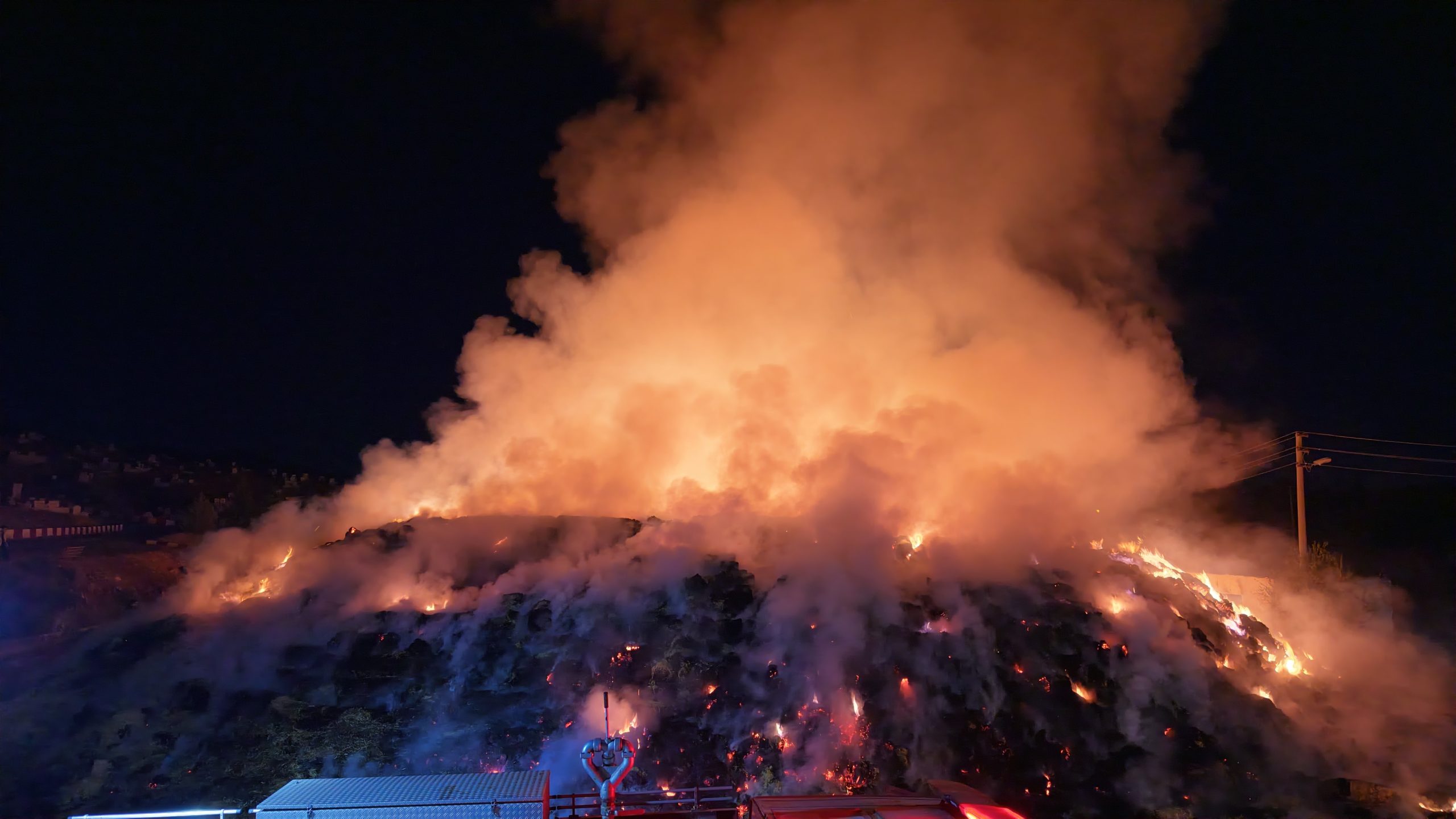 Mandırada Çıkan Büyük Yangında 650 Ton Saman Küle Döndü
