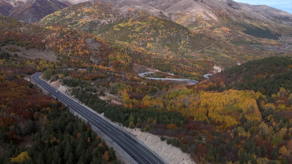 Geminbeli Geçidi'nde Sonbaharın Büyüleyici Renk Cümbüşü Drone ile Görüntülendi AW559139 01 | Gündem Sivas™ Haber