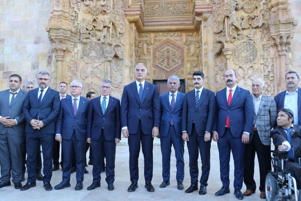 Bakan Ersoy Divriği Ulu Cami’yi Ziyaret Etti