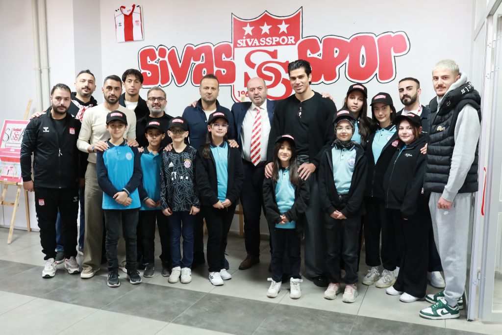 Sivasspor’un Minik Taraftar Sevinci