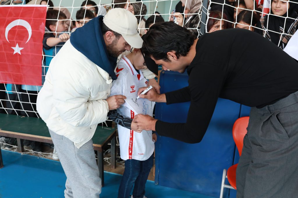 Sivasspor'un Minik Taraftar Sevinci AW560271 02 | Gündem Sivas™ Haber