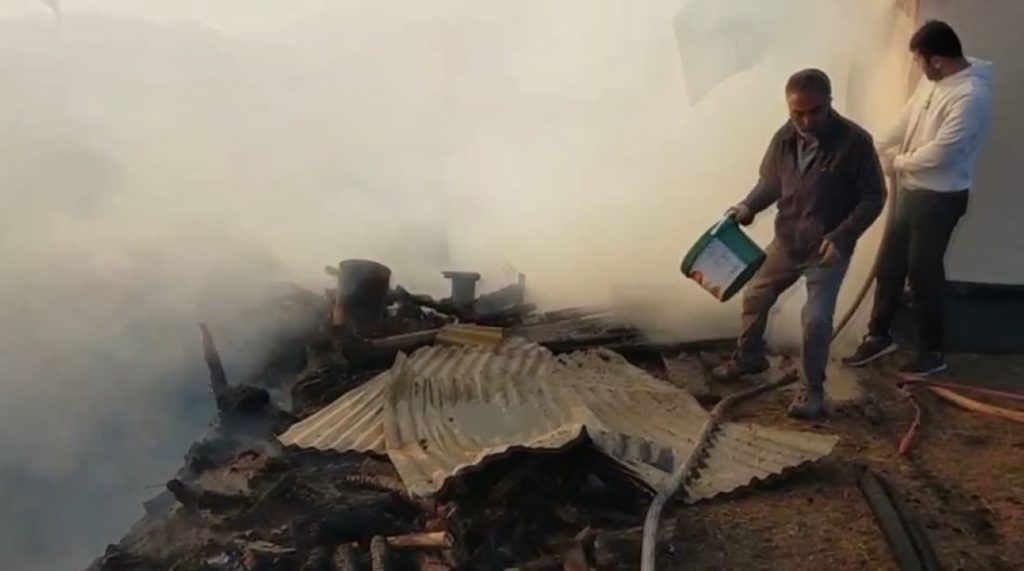 Sivas'ın İmranlı İlçesinde Çıkan Yangında 2 Ev ve 2 Samanlık Küle Döndü AW560369 02 | Gündem Sivas™ Haber