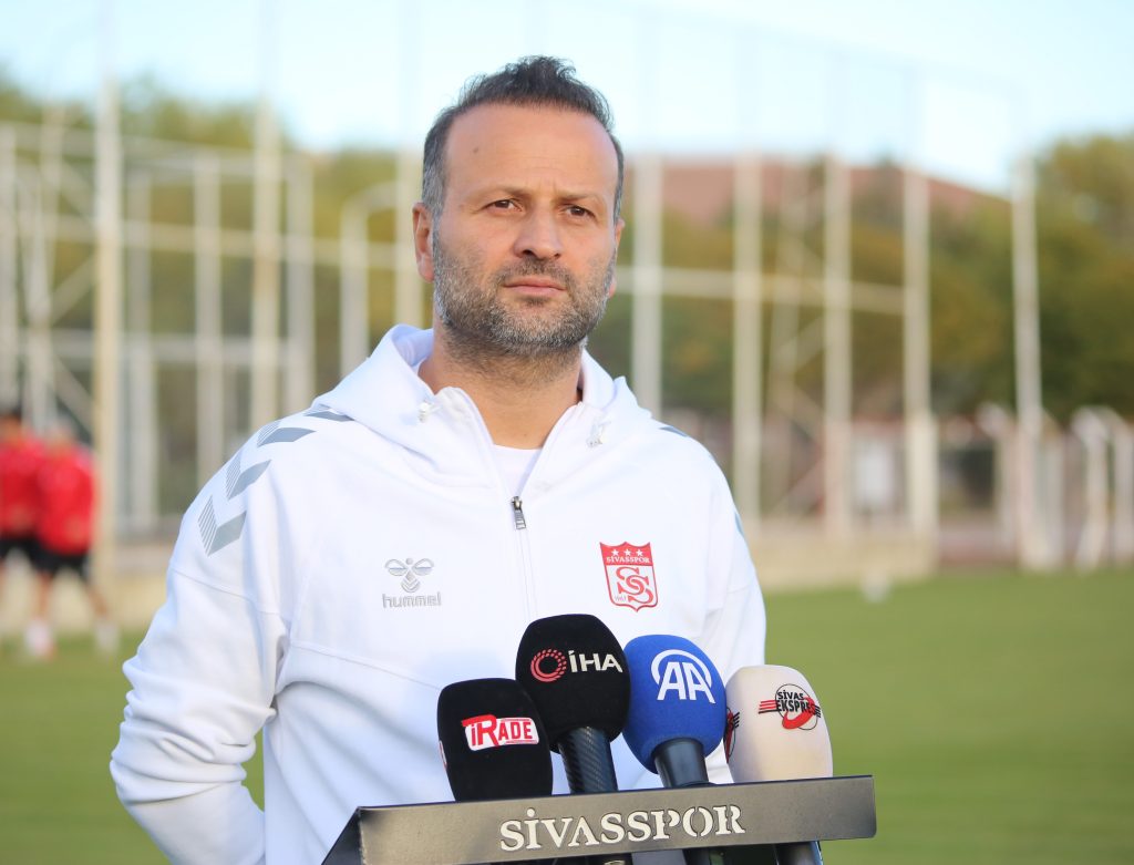 Sivasspor Teknik Direktörü Osman Zeki Korkmaz: "İstifa Gibi Bir Gündemim Yok" AW563555 01 | Gündem Sivas™ Haber