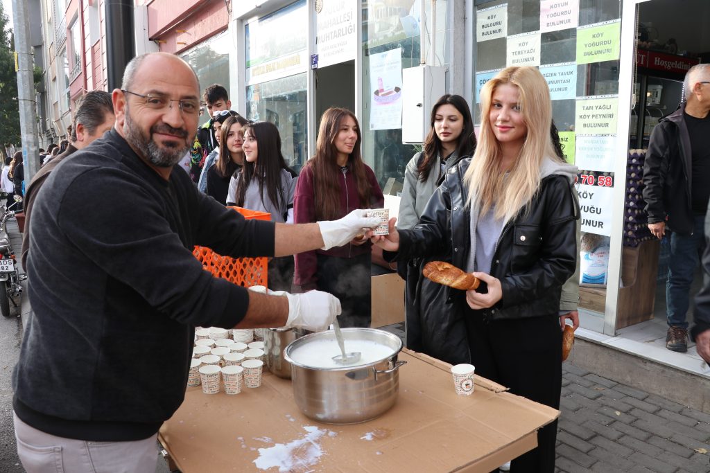 Sivas'ta Köy Sütüne Yönelik Önyargıyı Kıran Anlamlı Etkinlik Sivas’ta Köy Sütüne Yönelik Önyargıyı Kıran Anlamlı Etkinlik