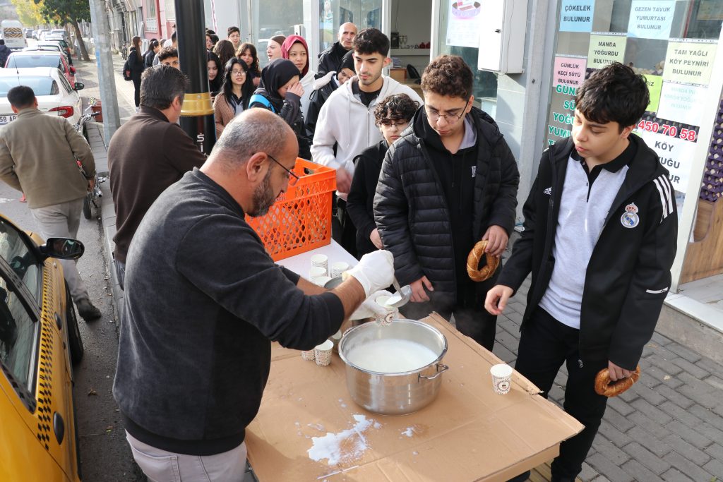 Sivas'ta Köy Sütüne Yönelik Önyargıyı Kıran Anlamlı Etkinlik AW565409 02 | Gündem Sivas™ Haber