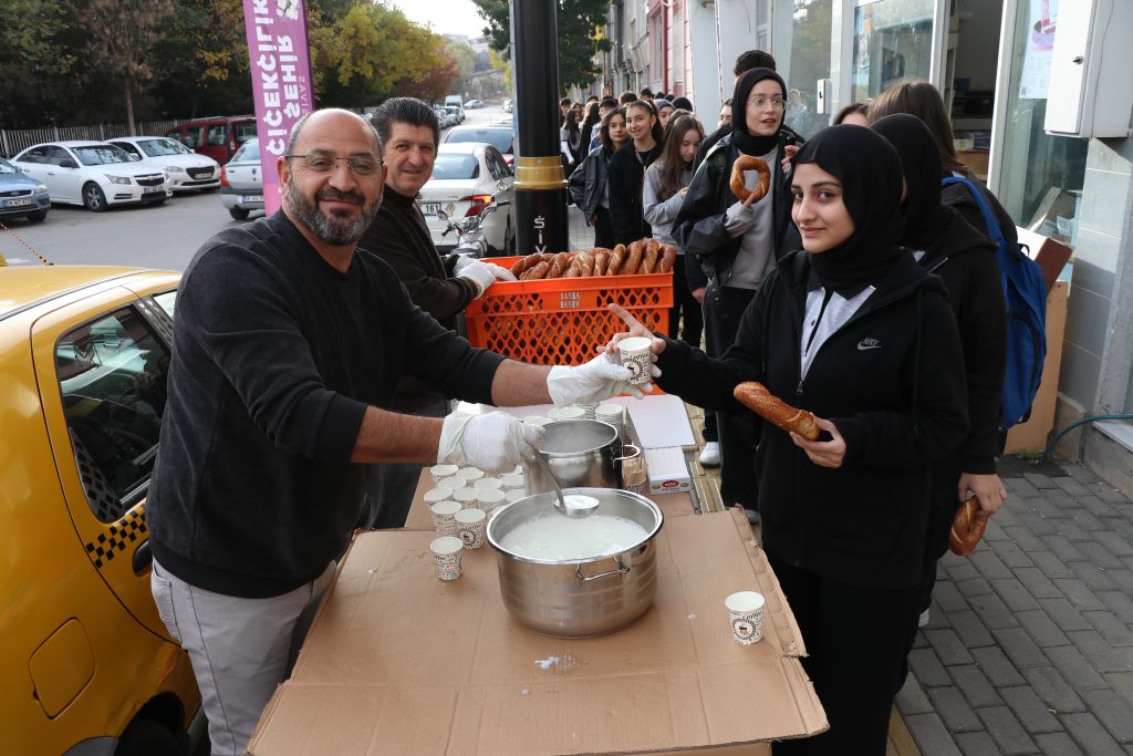 Sivas'ta Köy Sütüne Yönelik Önyargıyı Kıran Anlamlı Etkinlik AW565409 03 | Gündem Sivas™ Haber