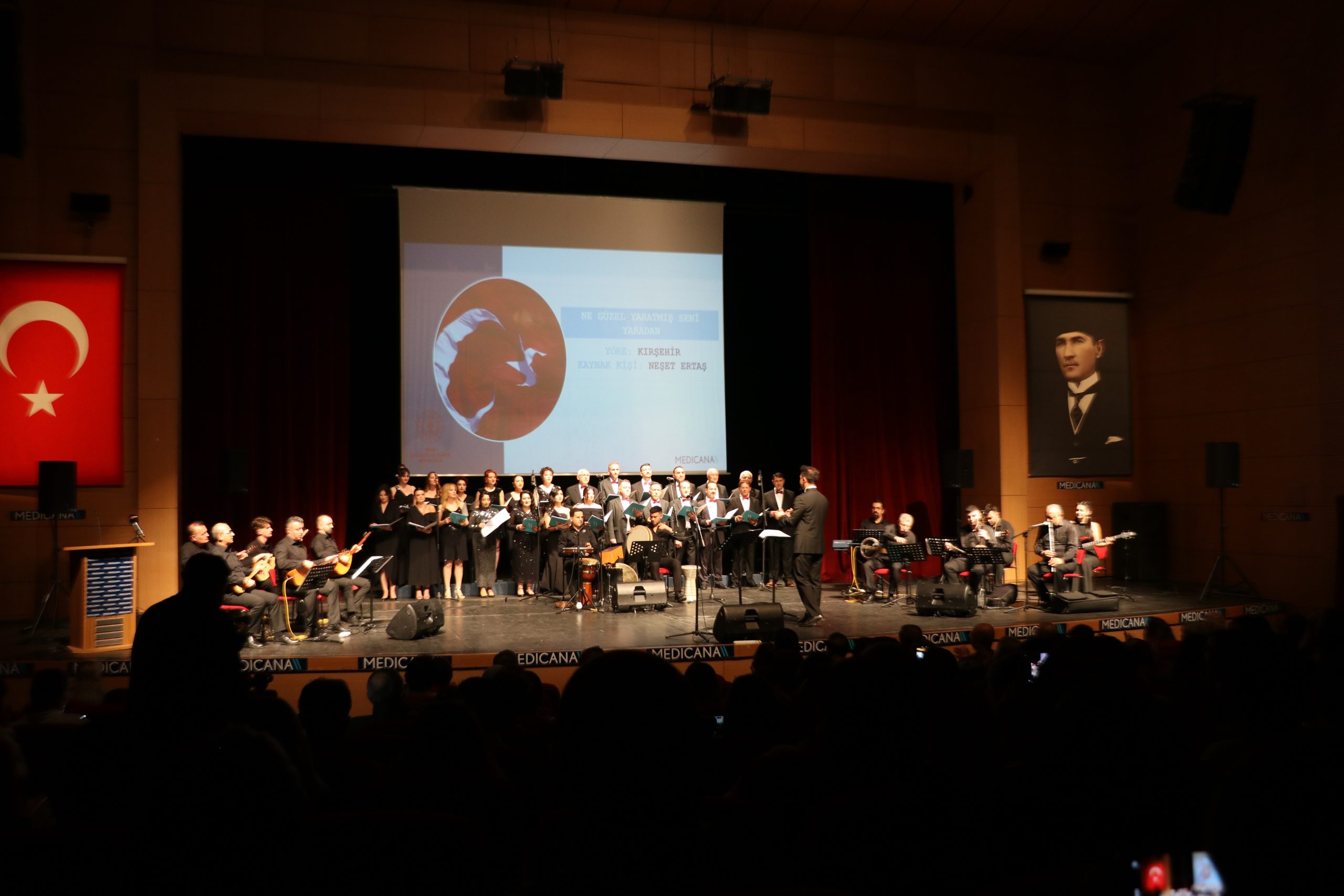 Medicana Sivas Sağlık Çalışanlarından Cumhuriyet'in 102. Yılına Özel Muhteşem Türkü Konseri