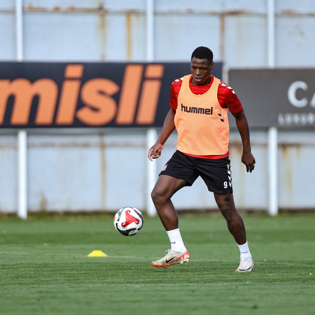 Sivasspor'da Kepezspor Mesaisi Başladı: Osman Zeki Korkmaz Antrenmanda Yok! AW566307 03 | Gündem Sivas™ Haber