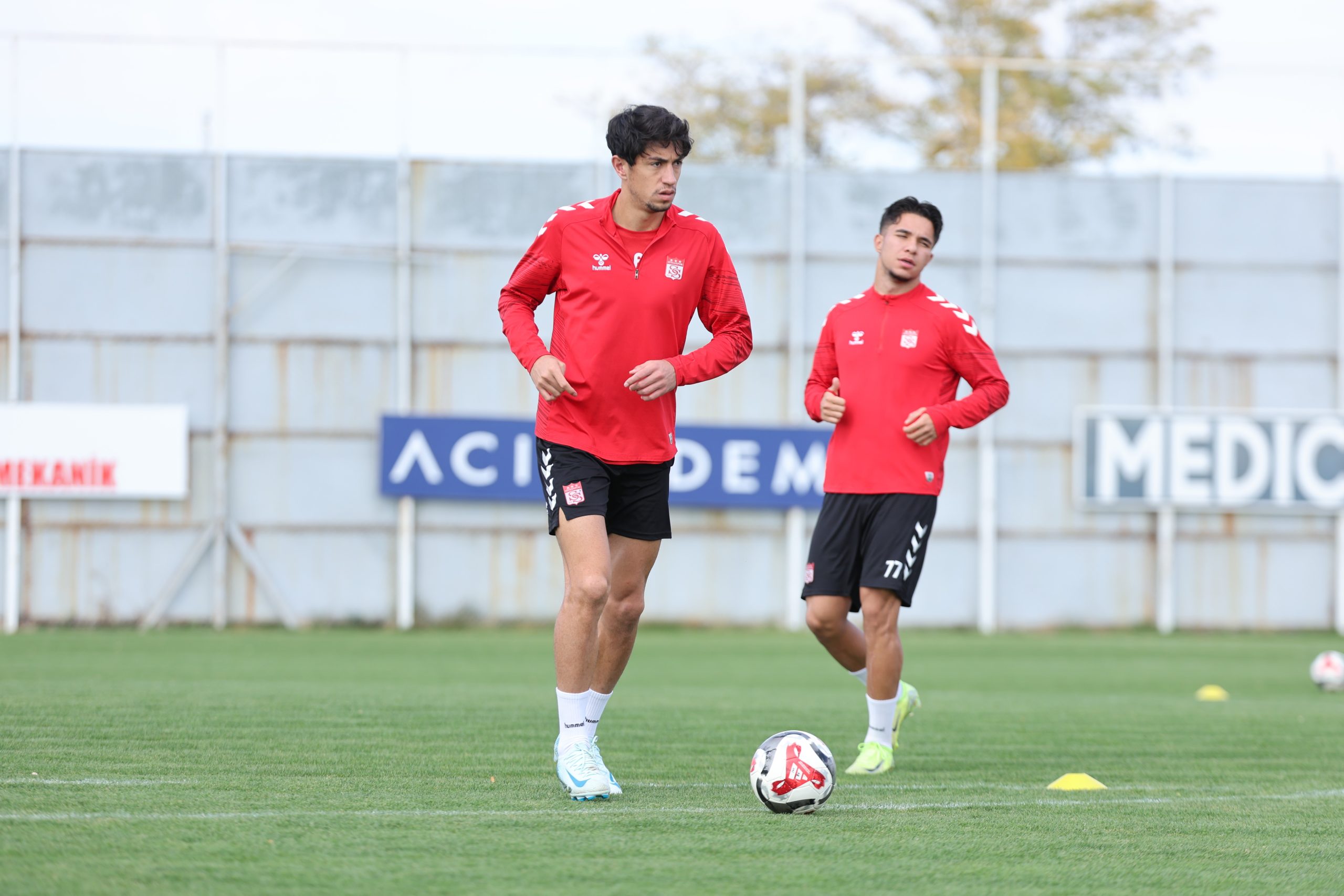 Sivasspor'da Kepezspor Mesaisi Başladı: Osman Zeki Korkmaz Antrenmanda Yok!