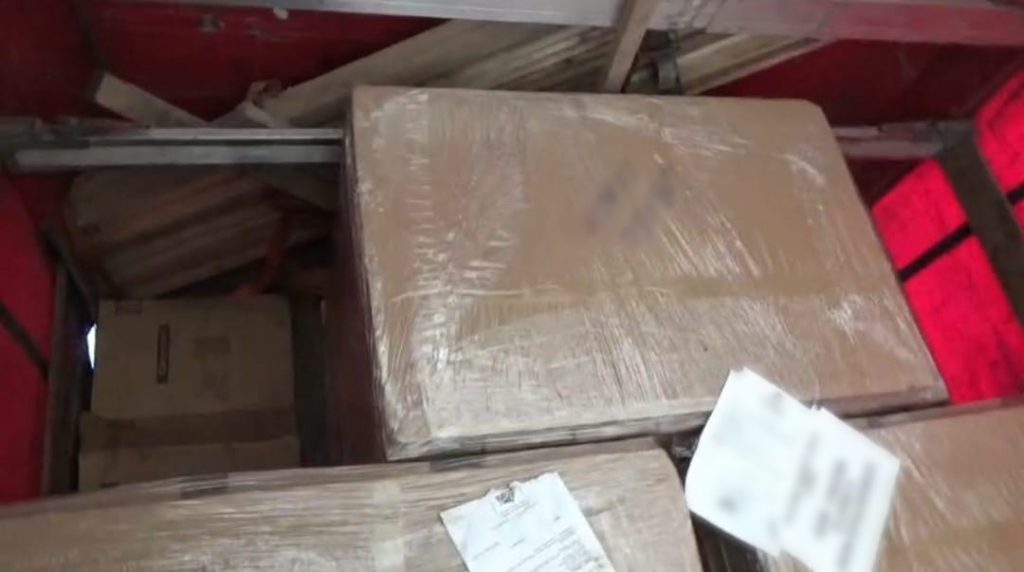 Sivas Suşehri'nde İlaç Yüklü Tırda Şok Eden Kaçak Göçmen Olayı: 8 Kişi Yakalandı AW568001 01 | Gündem Sivas™ Haber